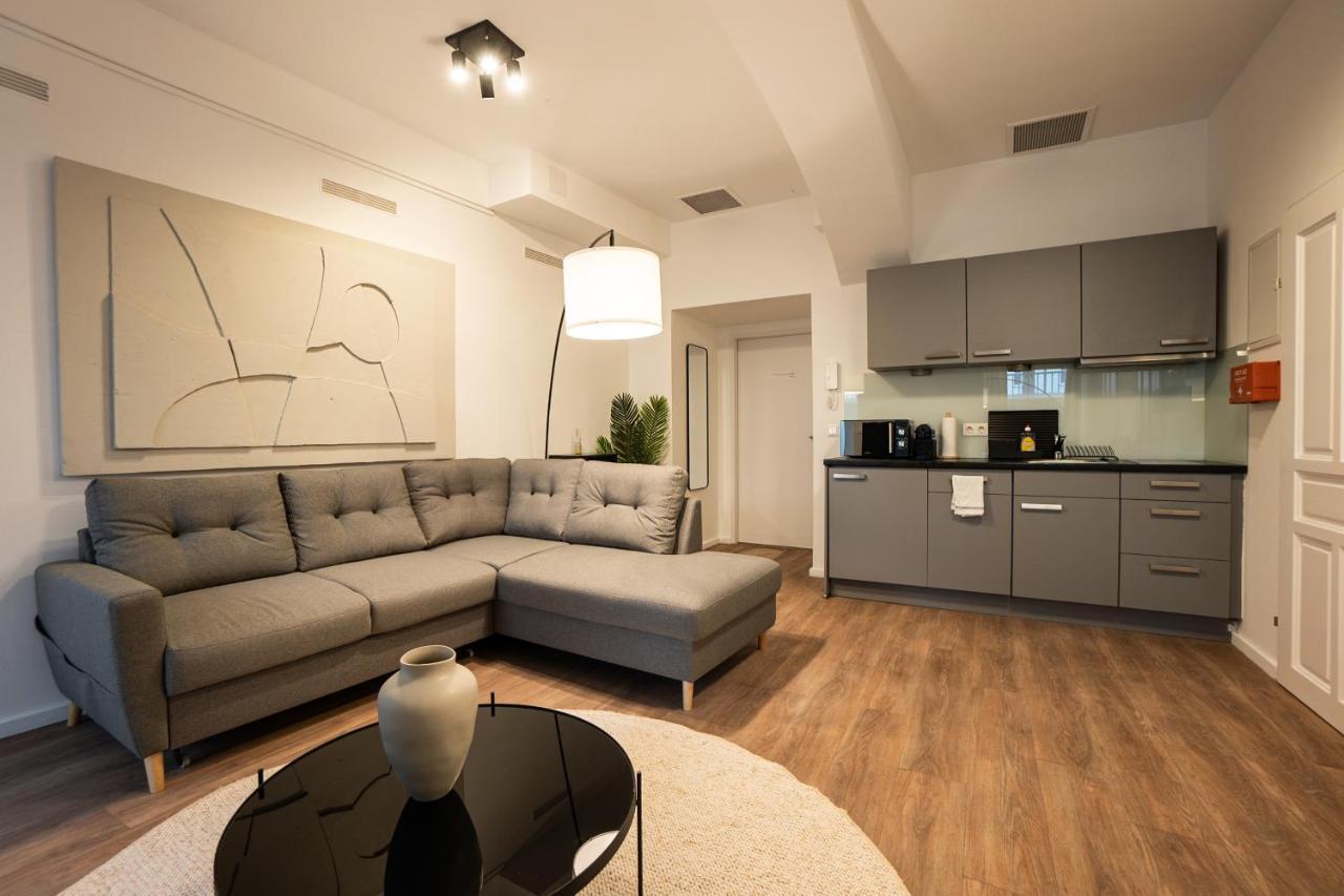 Stylish Apartment With Dedicated Working Space And Super King-Size Bed Located Between City Centre And Donau River Vienna Luaran gambar