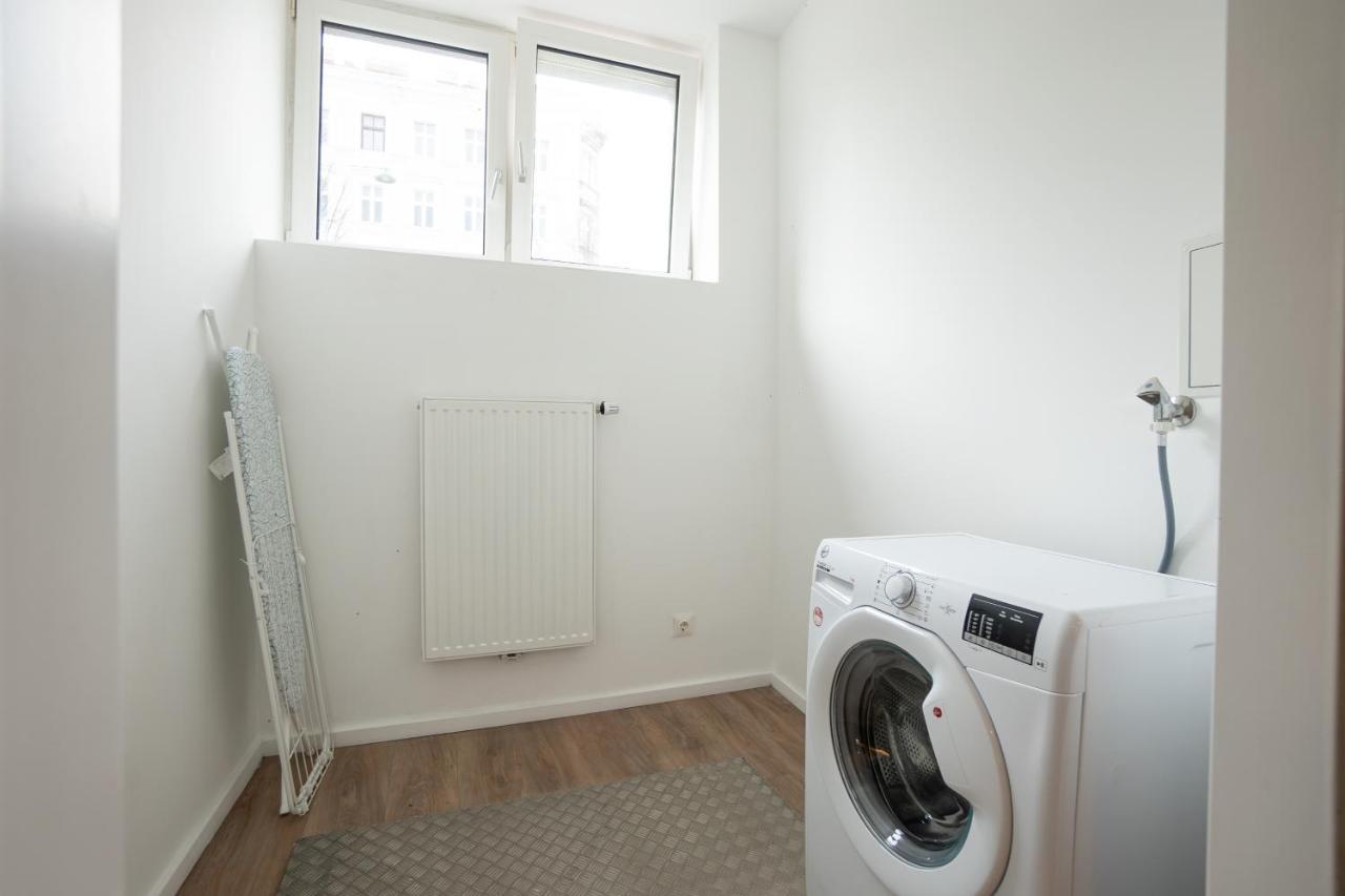 Stylish Apartment With Dedicated Working Space And Super King-Size Bed Located Between City Centre And Donau River Vienna Luaran gambar