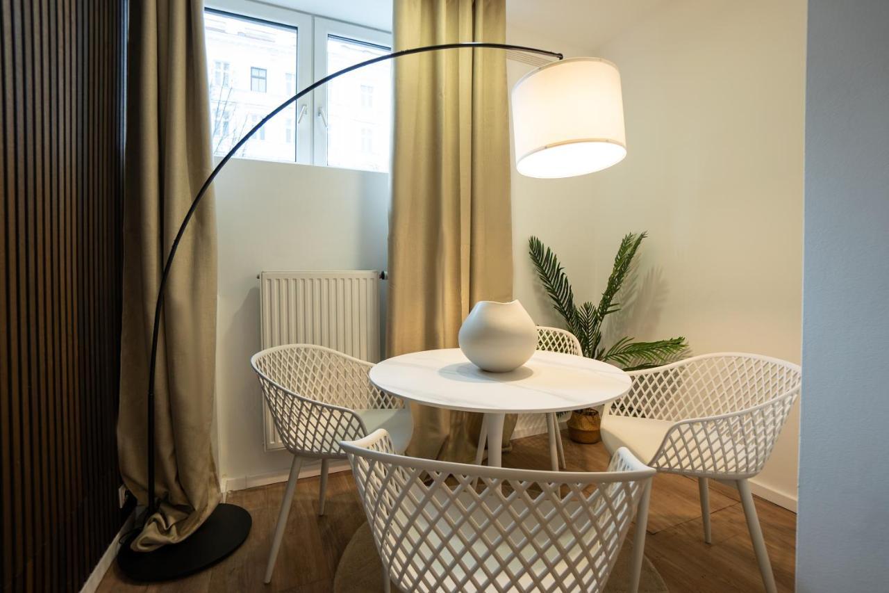 Stylish Apartment With Dedicated Working Space And Super King-Size Bed Located Between City Centre And Donau River Vienna Luaran gambar